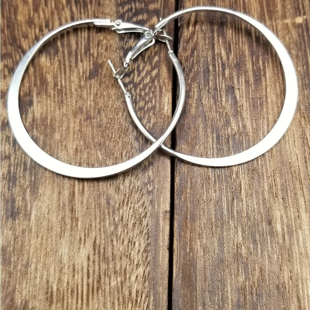 1979s simplistic circle retro hoop earrings E0341 - Picture 3 of 3